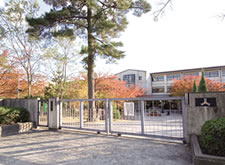 甲陵中学校